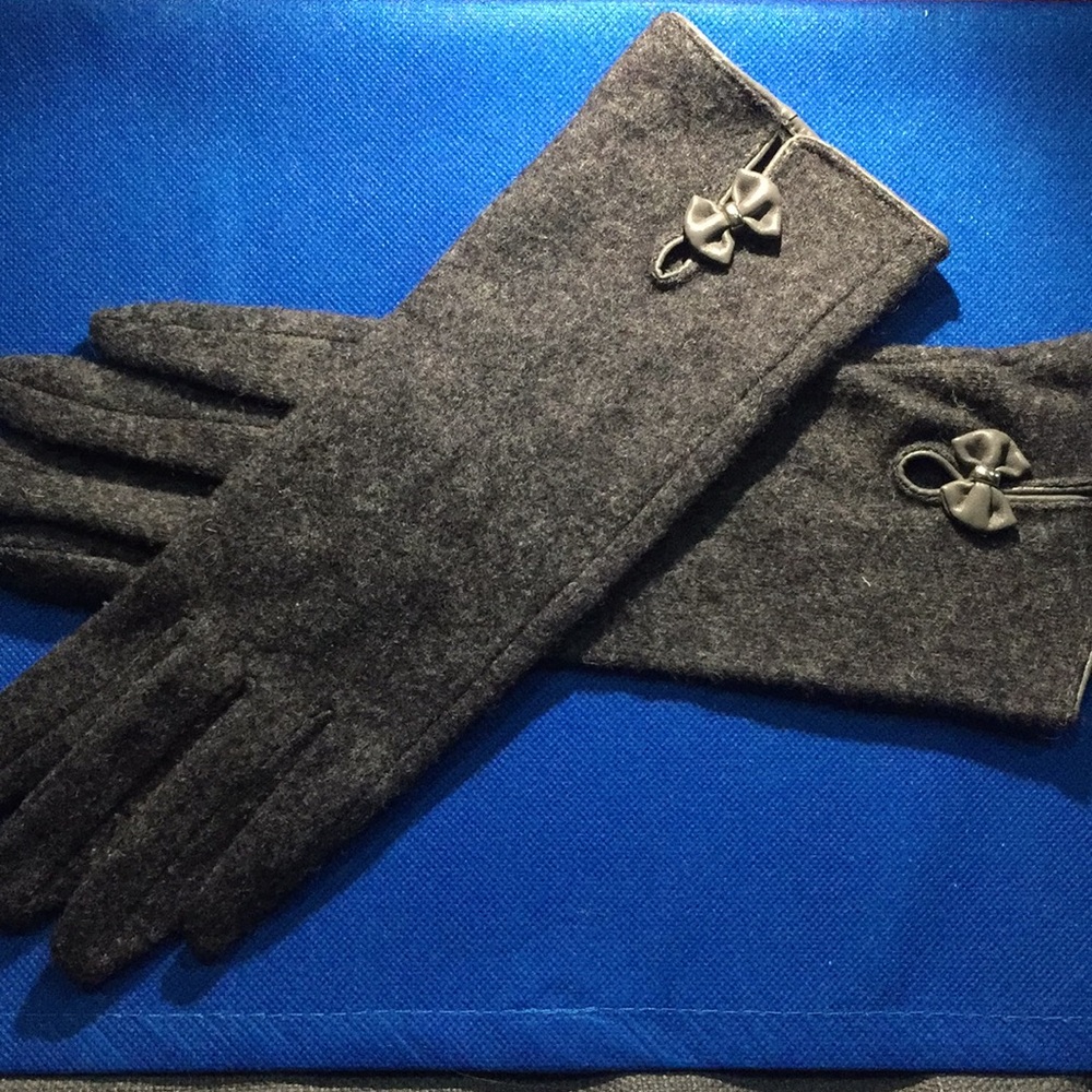 Wool gloves NWOT